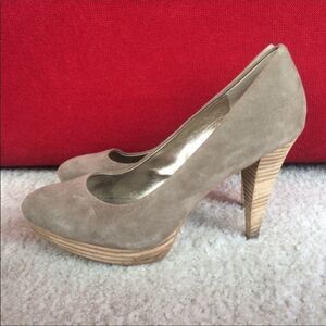 Banana Republic suede platform pumps